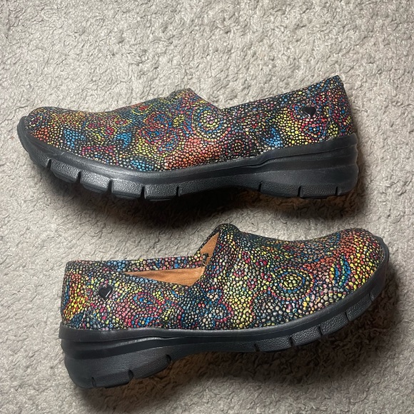 Nurse Mates Libby Women Size 7.5 Rainbow Dot Swirl Leather Clog Comfort Shoe - Picture 2 of 7